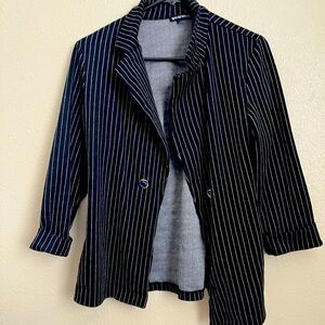 I’m selling a Wearever blazer/jacket.